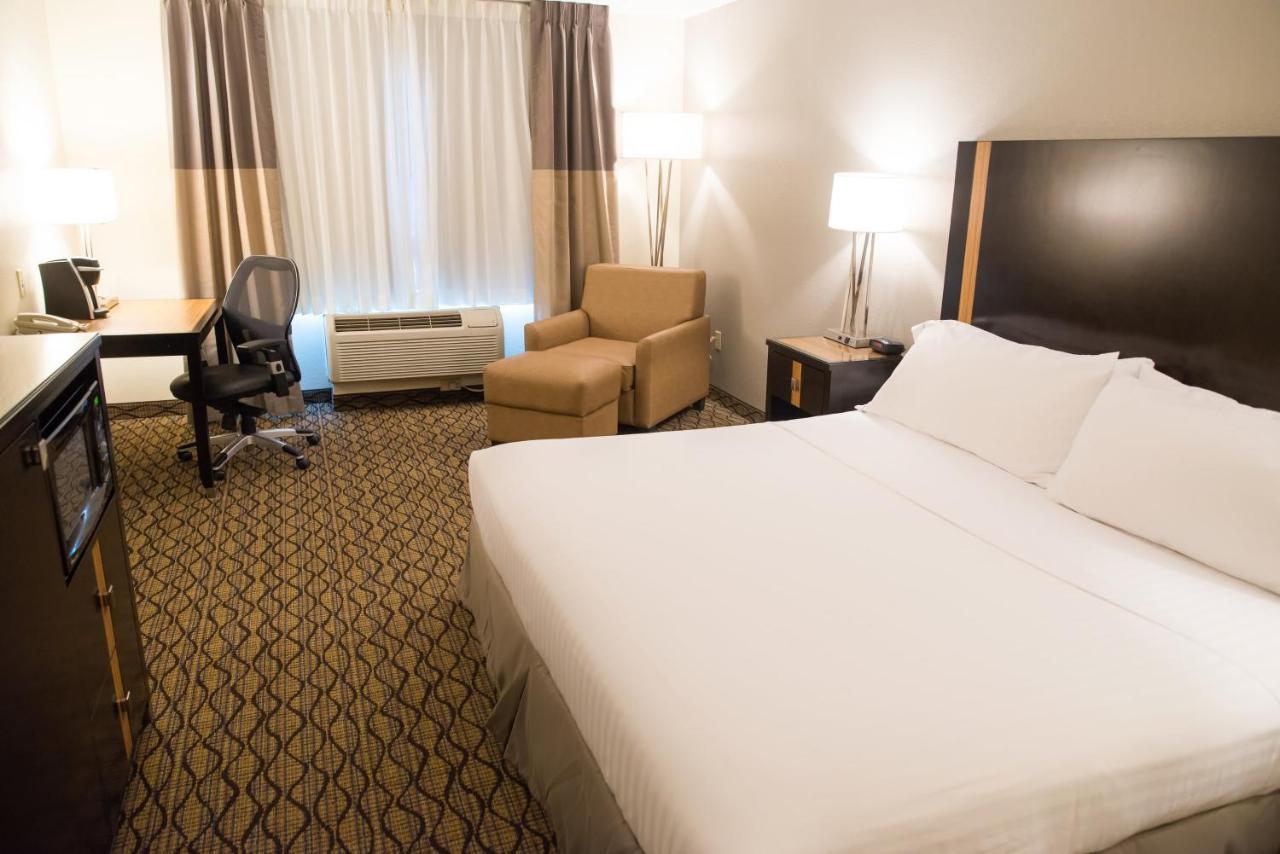 Holiday Inn Express Hotel & Suites Chanhassen By Ihg Екстериор снимка