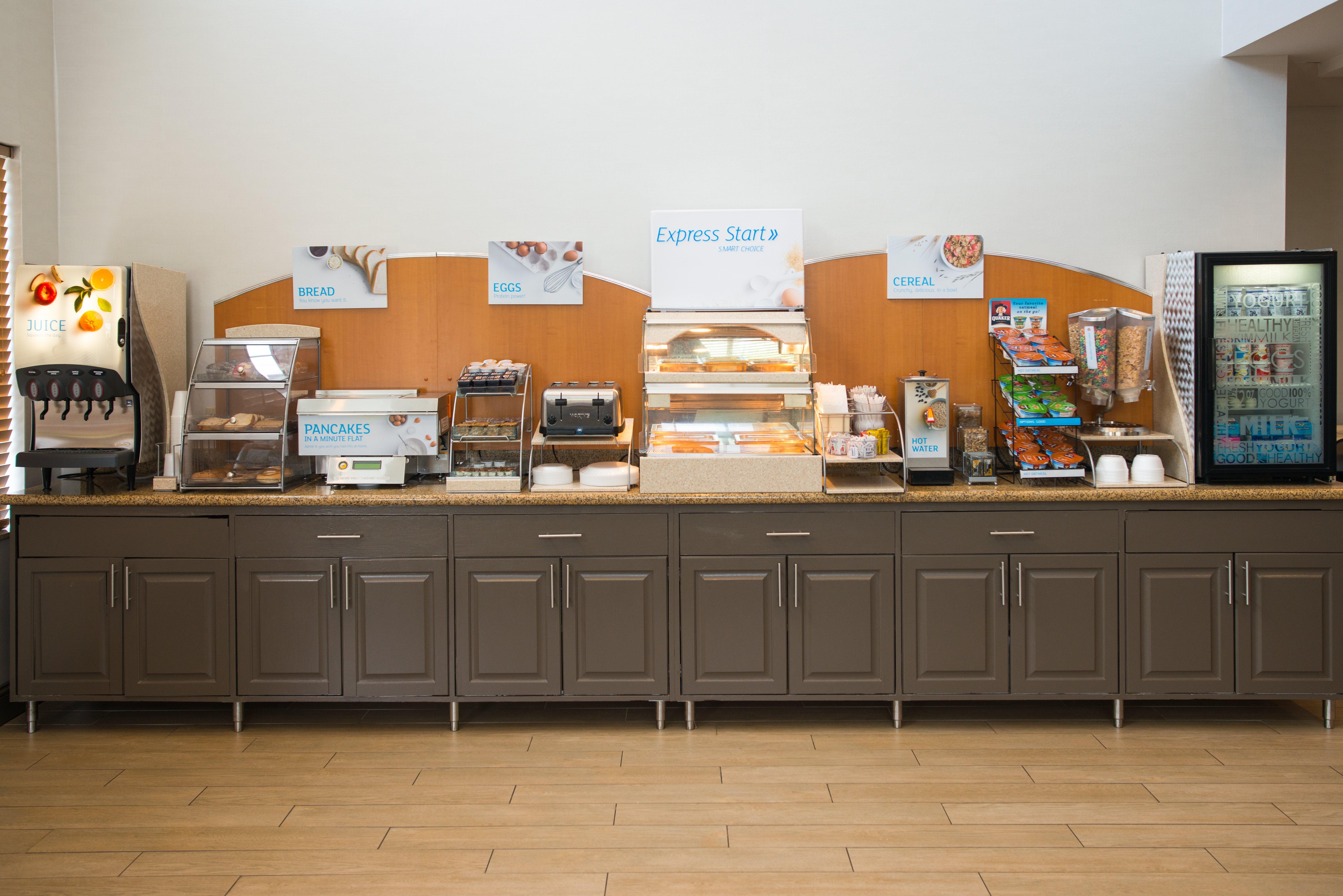 Holiday Inn Express Hotel & Suites Chanhassen By Ihg Екстериор снимка