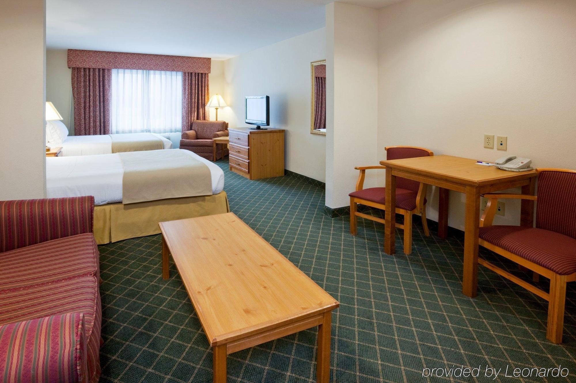 Holiday Inn Express Hotel & Suites Chanhassen By Ihg Стая снимка