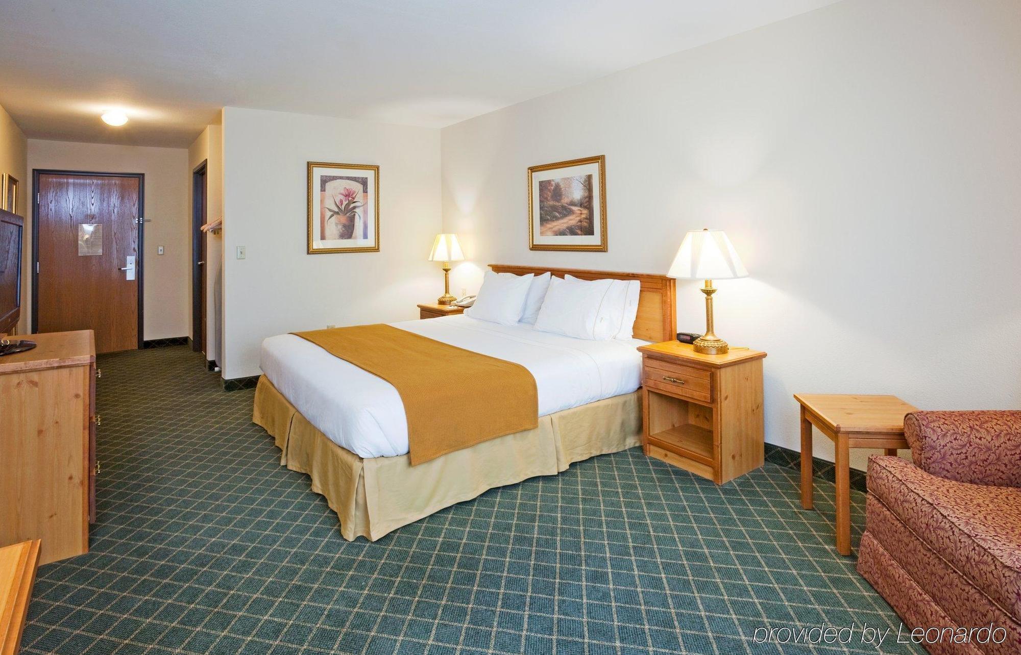 Holiday Inn Express Hotel & Suites Chanhassen By Ihg Стая снимка