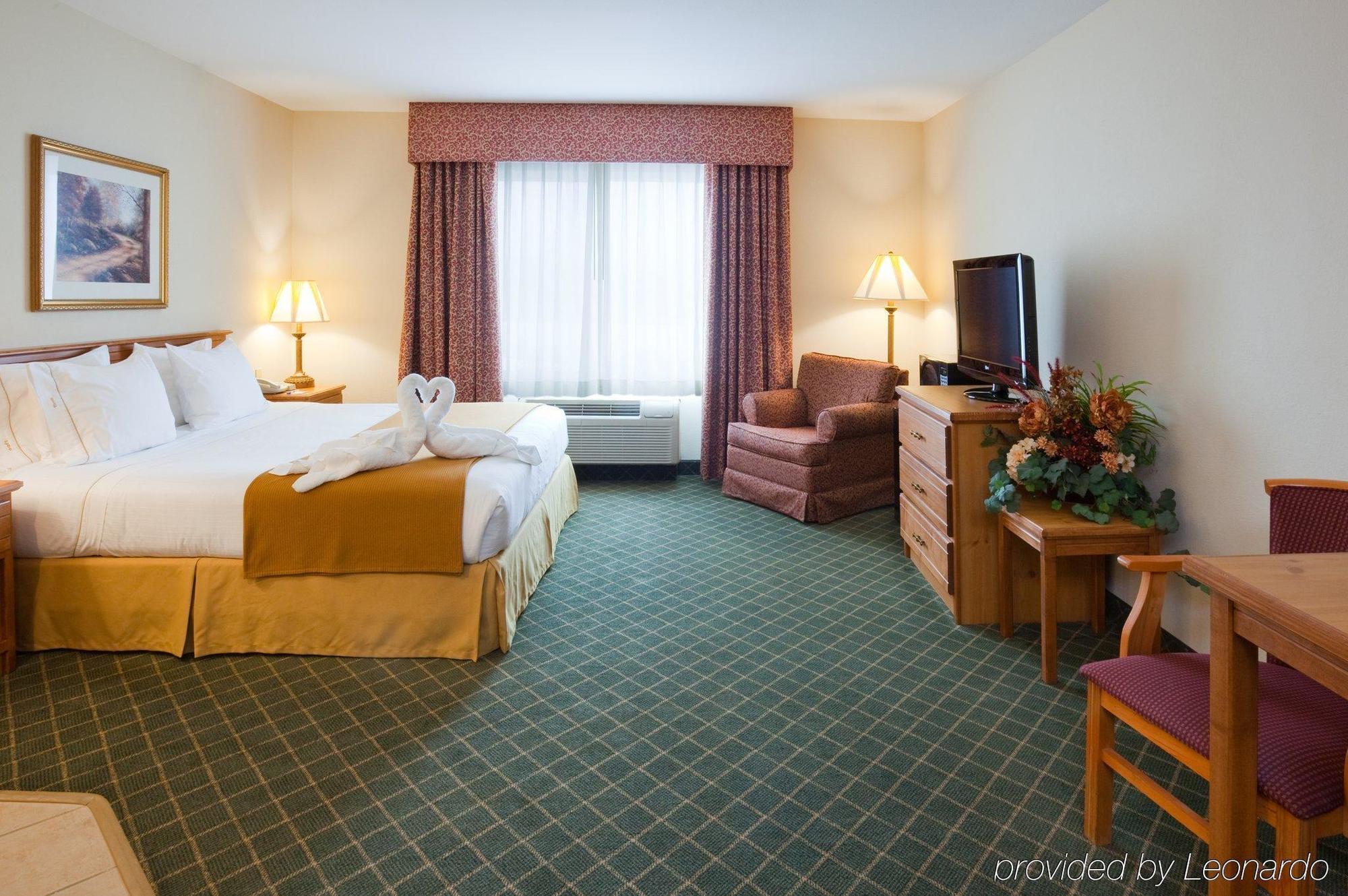 Holiday Inn Express Hotel & Suites Chanhassen By Ihg Стая снимка